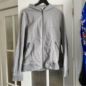 Lululemon men’s hoodie, size medium, gray, excellent condition!